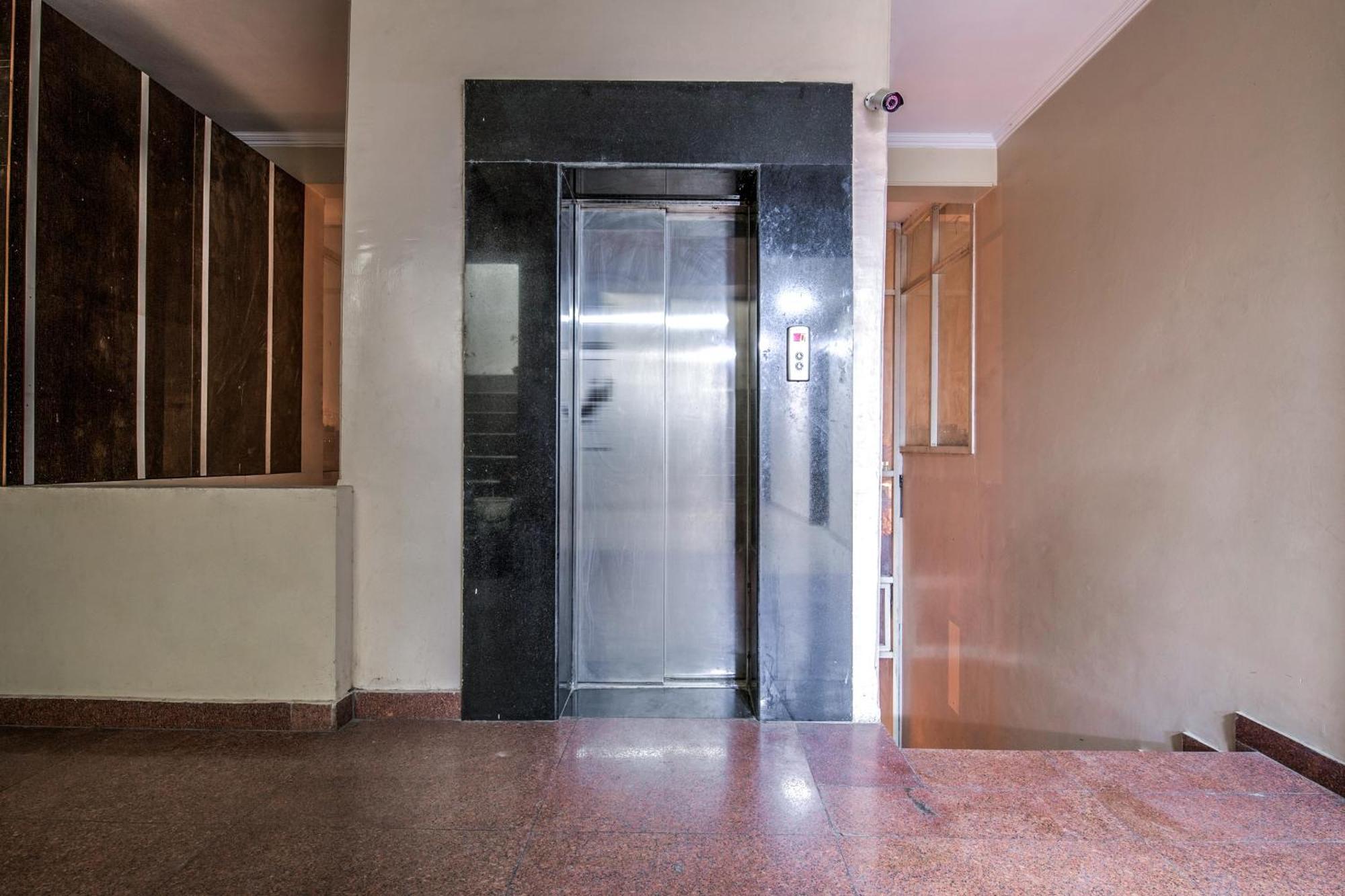 Hotel O Crosswinds Residency Indirapuram Esterno foto