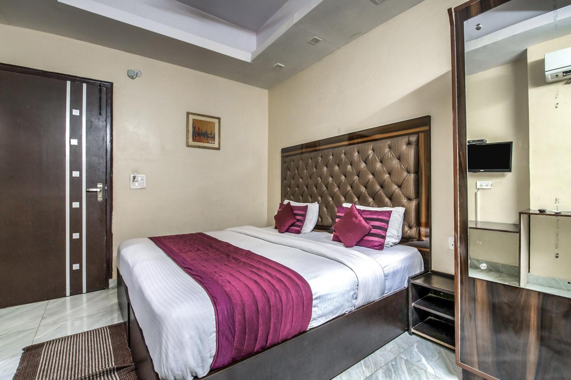 Hotel O Crosswinds Residency Indirapuram Esterno foto